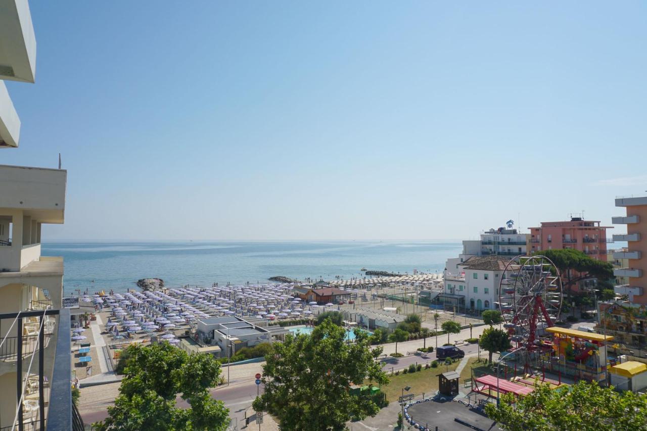 Hotel Bristol Misano Adriatico Kültér fotó