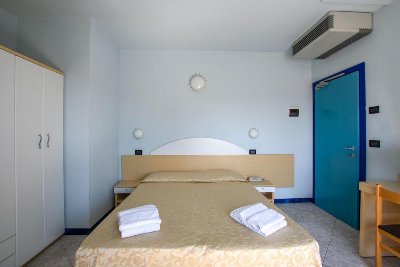 Hotel Bristol Misano Adriatico Kültér fotó