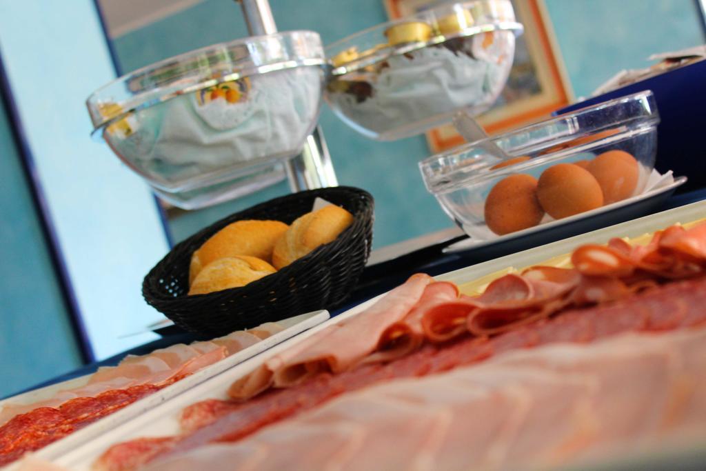 Hotel Bristol Misano Adriatico Kültér fotó