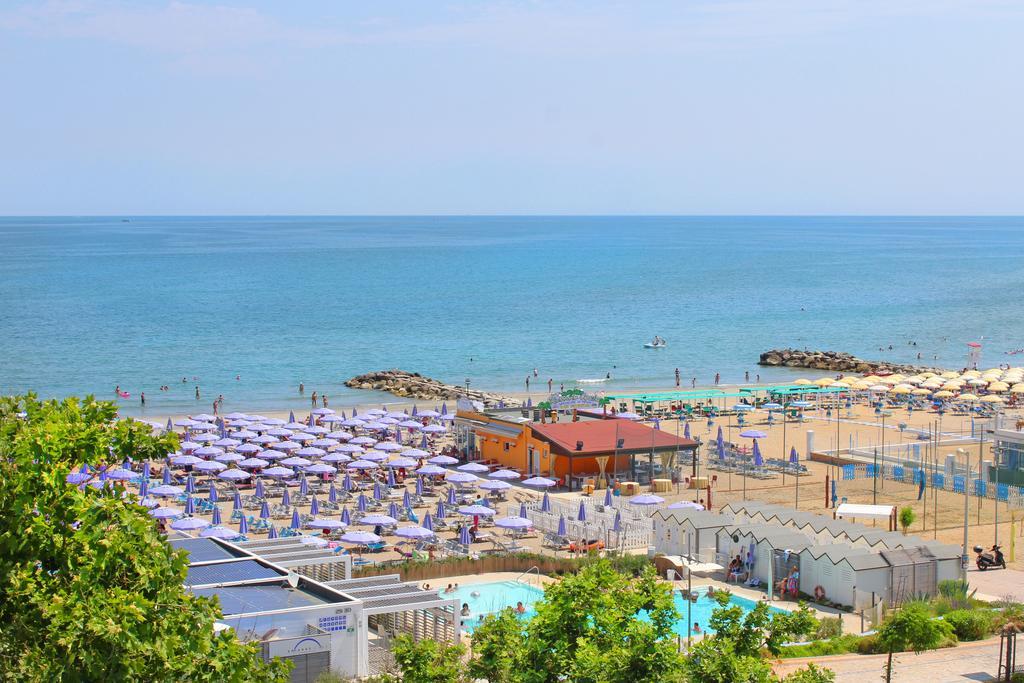 Hotel Bristol Misano Adriatico Kültér fotó