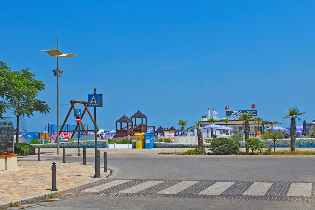 Hotel Bristol Misano Adriatico Kültér fotó