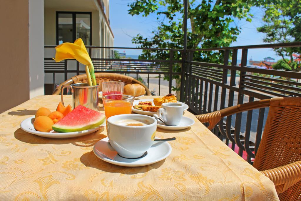 Hotel Bristol Misano Adriatico Kültér fotó
